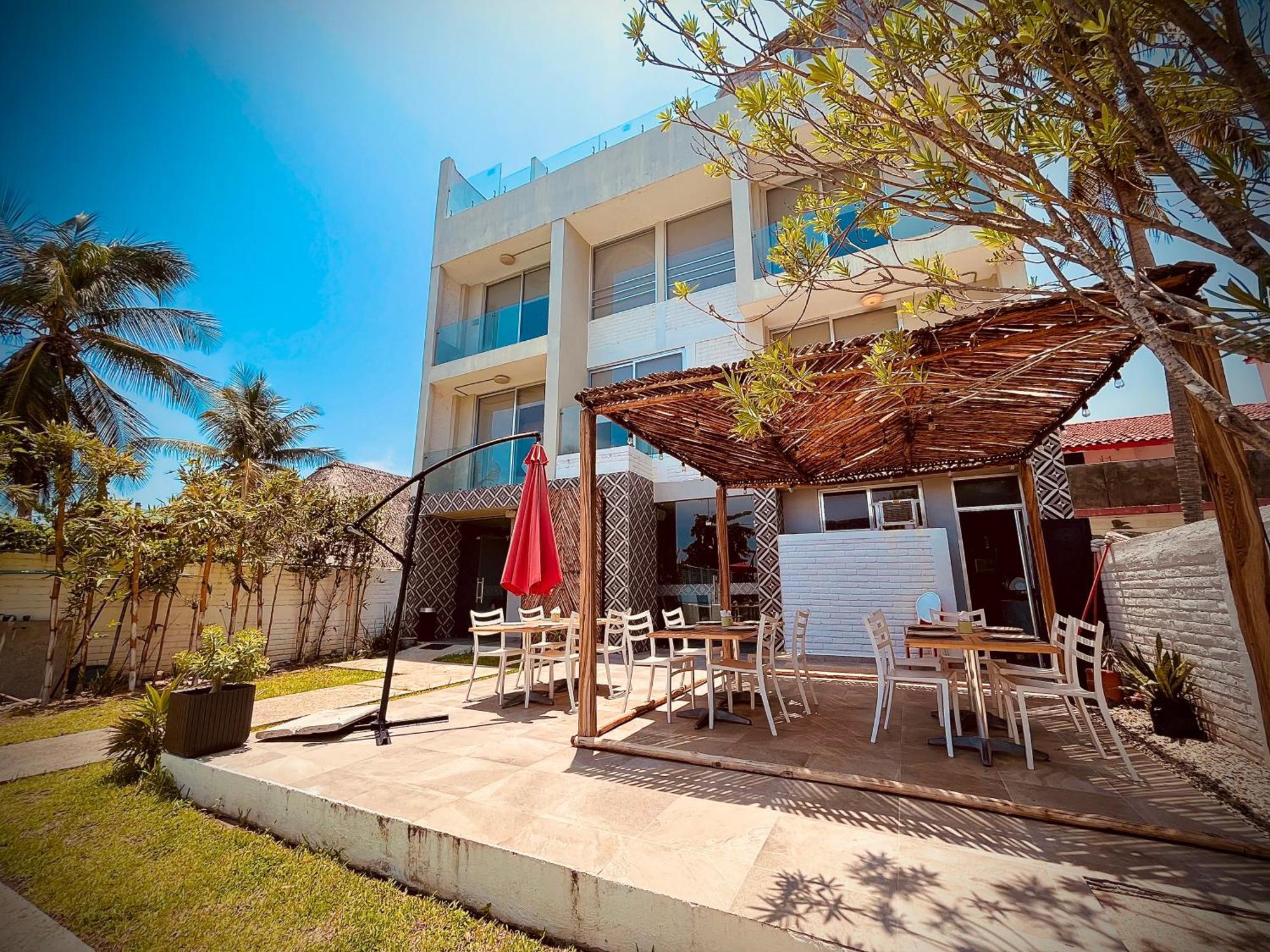 Hotel "Casa Mangata" Puerto Arista Exterior photo
